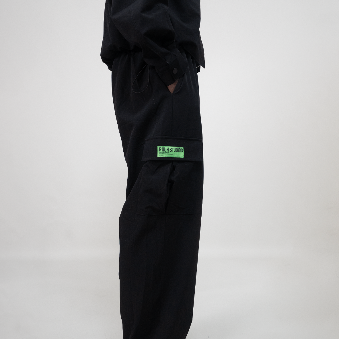 ROUH - RELAXED TECHNICAL CARGO PANTS - BLACK