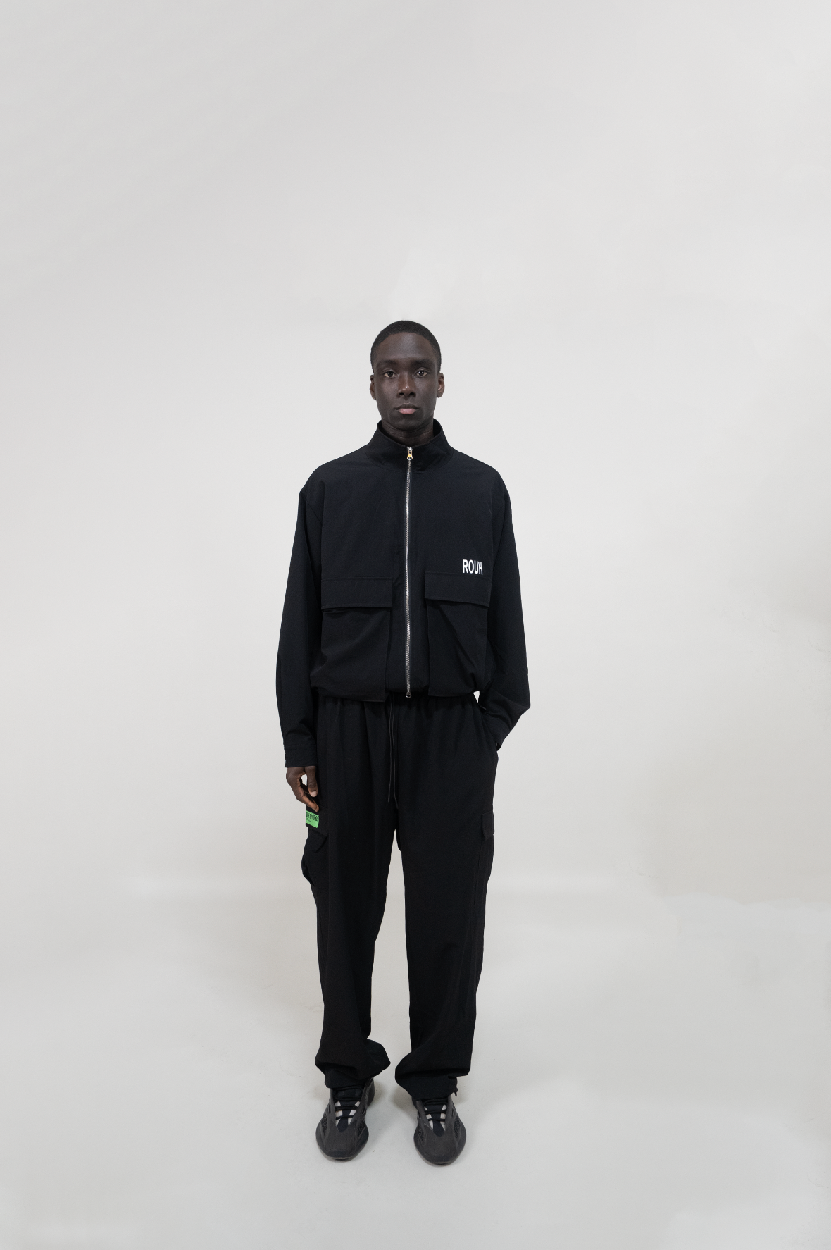 ROUH - RELAXED TECHNICAL CARGO PANTS - BLACK