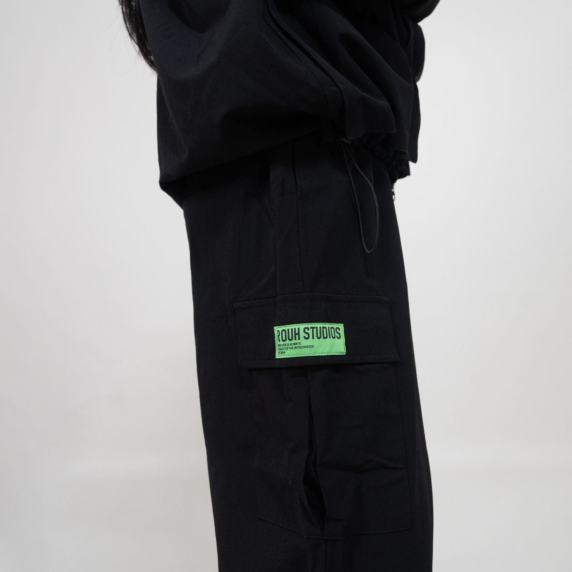 ROUH - RELAXED TECHNICAL CARGO PANTS - BLACK